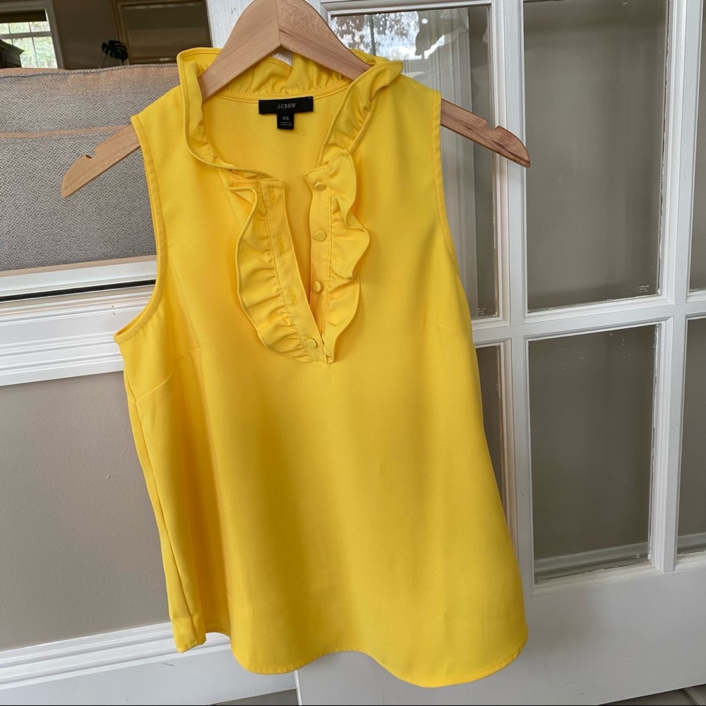 {J. Crew} Ruffled Sleeveless Crepe Top in XS (fits like S)
